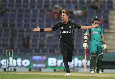 Trent Boult's magificent hat-trick puts New Zealand 1-0 up