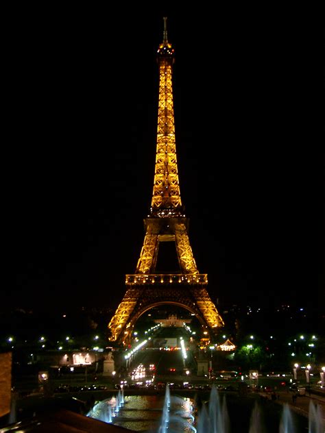 Free Stock photo of Eiffel Tower, Paris, illuminated at night | Photoeverywhere