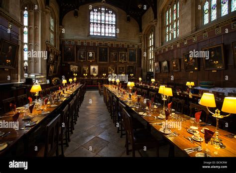 The dining hall at Christ Church College, Oxford University, England ...