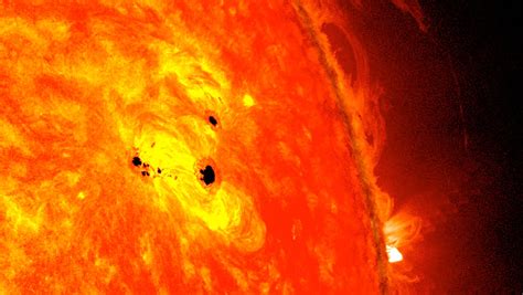 Sun's magnetic field flips