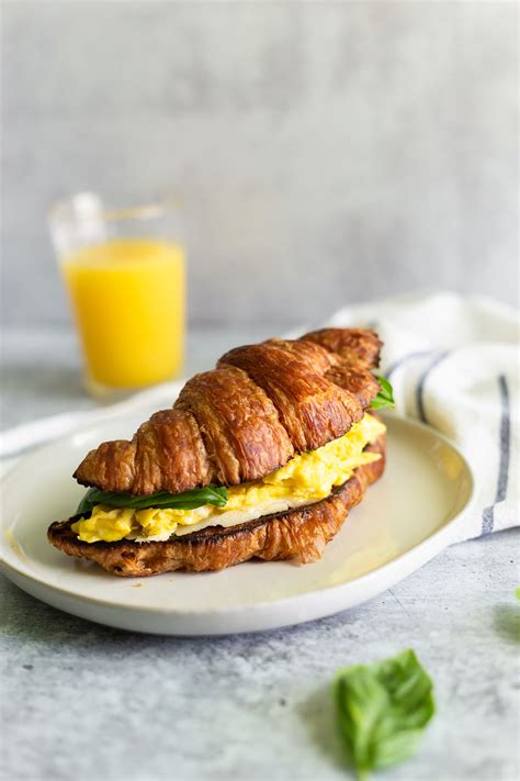 Croissant Breakfast Sandwich - Food Banjo