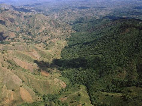 Dominican-Haiti 390 kilometer border fence gathers steam