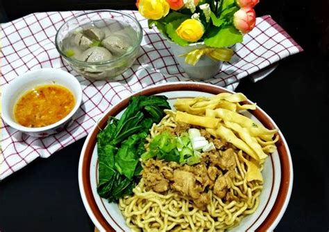 Resep Mie Ayam Bakso oleh Avrilia Cahyani - Cookpad