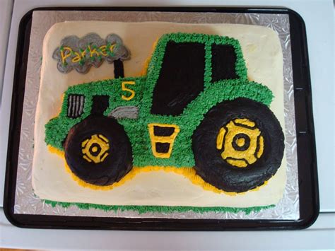 John Deere Tractor Cake - CakeCentral.com