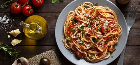 Saiba como fazer um jantar italiano em casa com amigos e ...