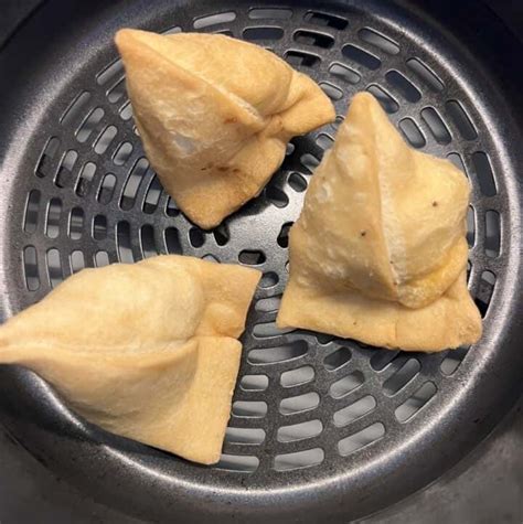 air fryer frozen samosa | frozen samosa in air fryer - SecondRecipe