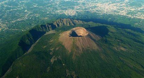 Quanti anni ha il Vesuvio?