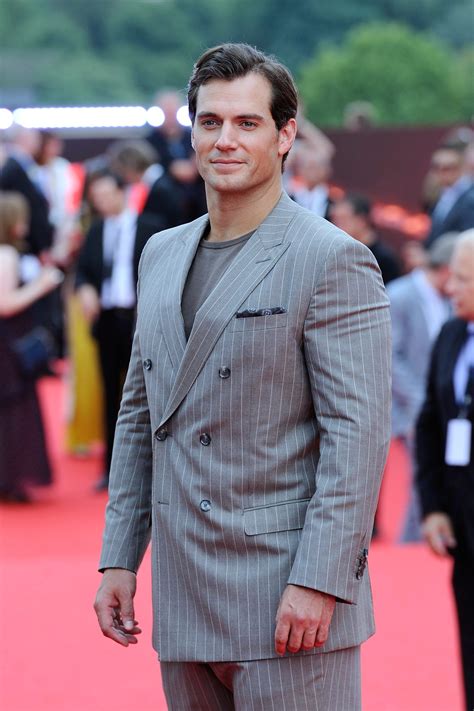 Henry Cavill Apologizes For Controversial Comments About Flirting - Fame10