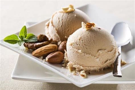 12 Ideal Toppings for Ice cream You Should Try - Bite me up