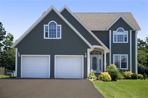 Siding Mitten (23 photos): features, colors and reviews of Canadian siding