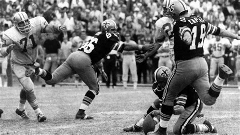 Tom Dempsey, NFL kicker who set a record for the longest field goal, dies of coronavirus - CNN