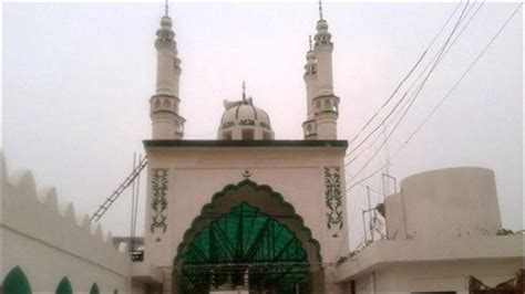 Prayers at Dargah of Peer Baba in Jammu and Kashmir is believed to ward ...