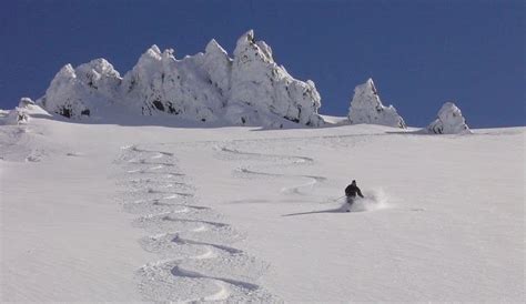 12 best NZ ski resorts for New Zealand snowboarding holidays