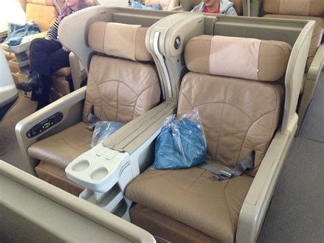 Review: Singapore Airlines 777-300 Business Class Sydney to Singapore ...