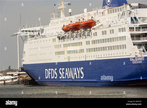 A DFDS, Newcastle/Amsterdam ferry in Ijmuiden port with a wind Stock ...