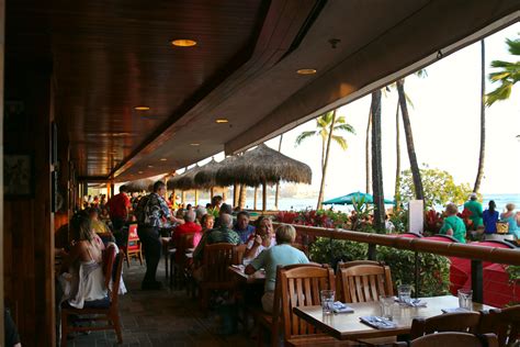 Duke’s Waikiki- Dinner With An Ocean View | It's a Lovely Life!