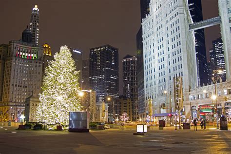 Christmas In Chicago: 15 Festive Ways To Celebrate - Midwest Explored