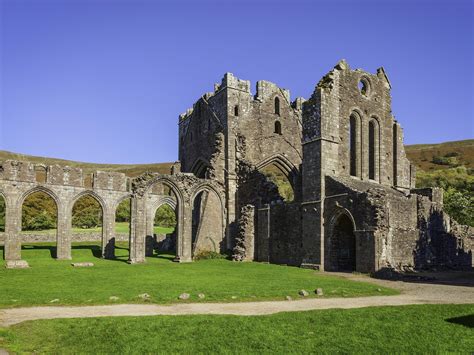 Llanthony Priory (Cadw) | VisitWales