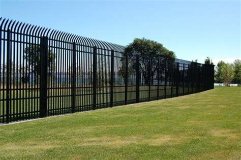 10 Creative Security Fence Ideas