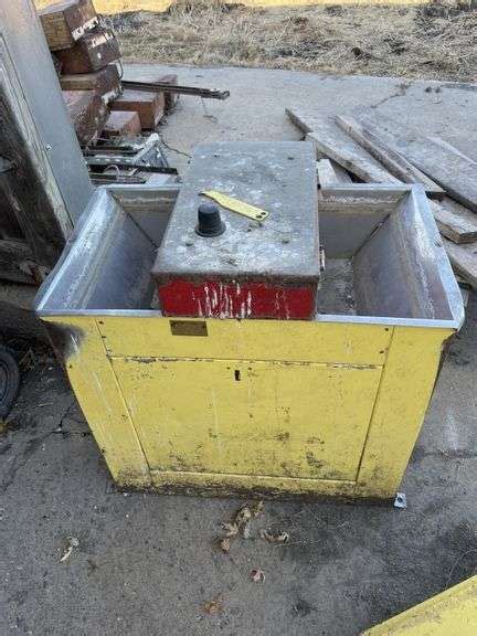 Ritchie 2hole cattle waterer model 3E SS with - Legacy Auction Company