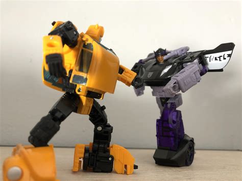 Bumblebee vs Barricade in G1 : r/transformers