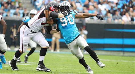 Panthers DE Julius Peppers Doesn't Want the Spotlight - Sports Illustrated