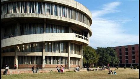 Chandigarh | Students excited to return to campus as Panjab University reopens - Hindustan Times