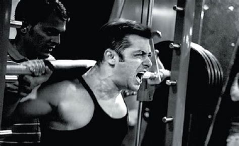 Actors Wallpapers: Salman Khan Weight Lifting IN Gym