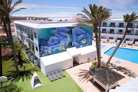 Surfing Colors Hotel - nachhaltiges Surfhotel in Corralejo auf ...