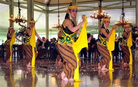 Strange beautifull culture: Bedhaya Ketawang, Mystical Dance With ...