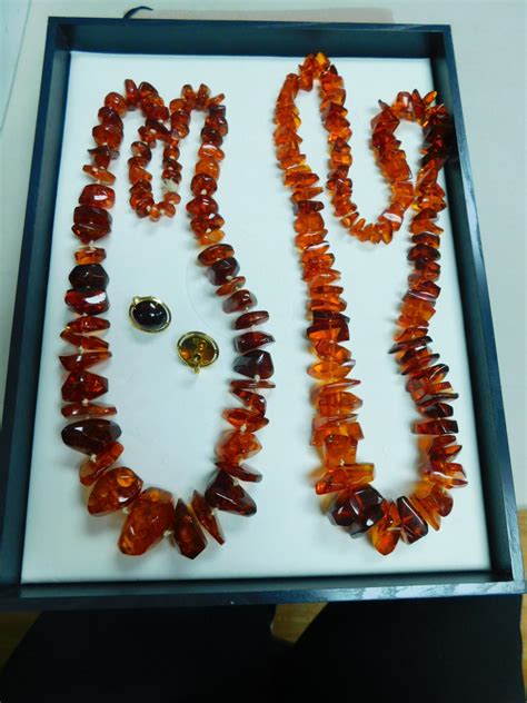 Lot - Amber Jewelry