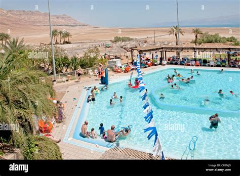 Israel, Dead Sea, Ein Gedi Resort and Spa. Holidaymakers in the thermal pool Stock Photo - Alamy