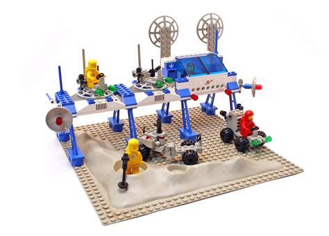 Space Supply Station - LEGO set #6930-1 (Building Sets > Space ...