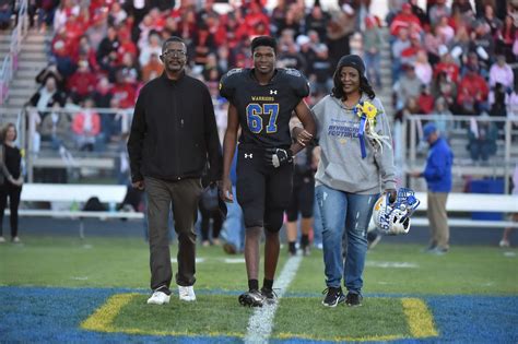 GALLERY: Ontario salutes athletes, parents on Senior Night