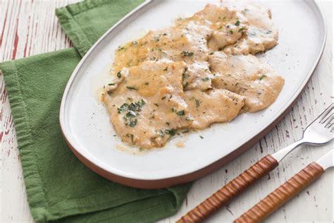 Veal scalloppini with white wine and parsley - Italian recipes by ...