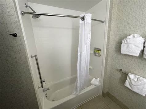 HOLIDAY INN EXPRESS & SUITES PITTSBURGH - MONROEVILLE - Updated ...