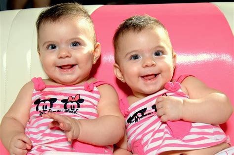 Can Identical Twins Have Different Eye Colors? Complete Guide