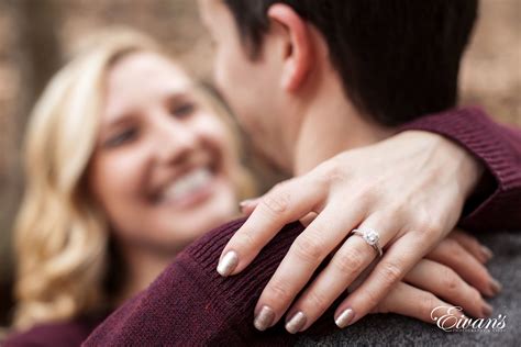 12 Winter Engagement Photo Ideas to Inspire Your Photoshoot