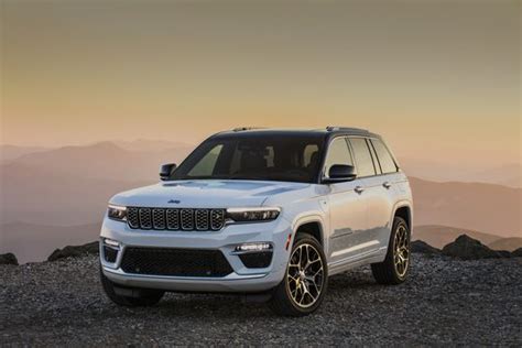 The first plug-in hybrid Jeep Grand Cherokee is here - The Verge