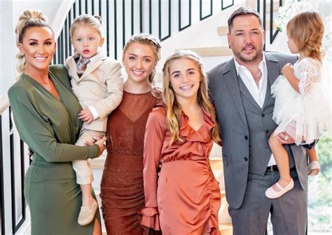 Jason Aldean's Wife Brittany Shares Christmas Card-Worthy Family Photo ...