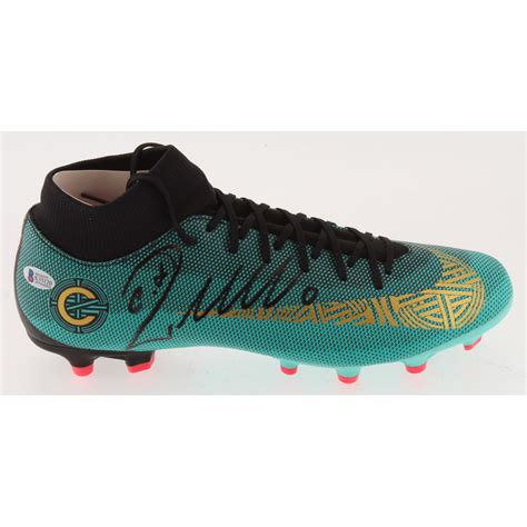 Cristiano Ronaldo Signed Nike Soccer Cleat (Beckett COA) | Pristine Auction