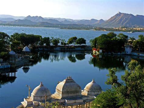 Lake Pichola, Udaipur, Rajasthan | Udaipur, India architecture, Lake