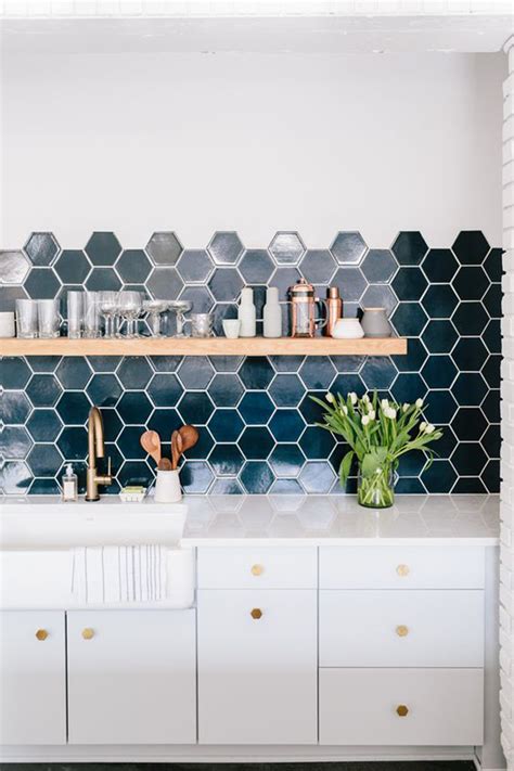 25 Stylish Hexagon Tiles For Kitchen Walls And Backsplashes | HomeMydesign