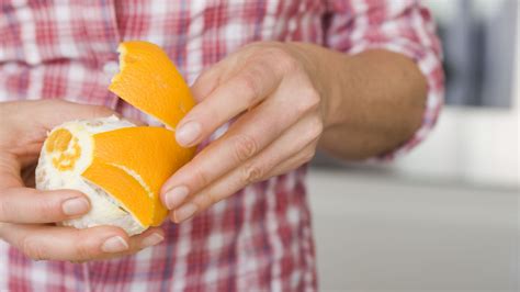 There Is A Scientific Reason Peeling Oranges Is So Messy