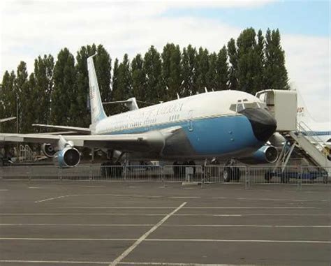 Air Force One Presidential Boeing 747 and 707 aircraft facts, dates ...