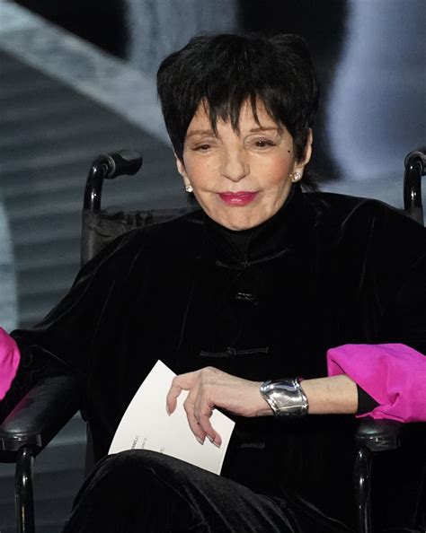 Why is Liza Minnelli in a wheelchair? | The US Sun