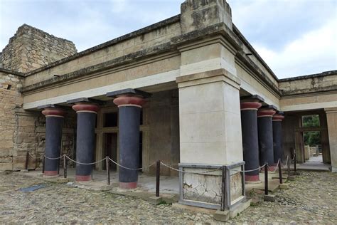 The Minoan Labyrinth | Walk Labyrinth