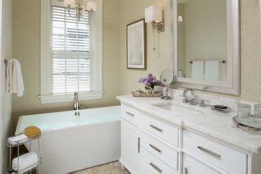 How to Clean Blinds in a Bathtub | Hunker