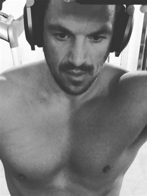 Peter Andre looks seriously HOT in buff gym selfie