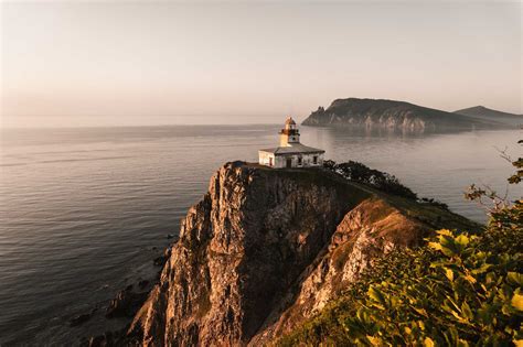 A Comprehensive List of Lighthouses in Maine - Whake Studios